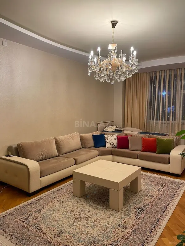 Kirayə verilir 2 otaqlı mənzil 87 m²