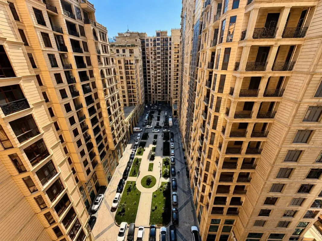 Satılır 3 otaqlı mənzil 165 m²