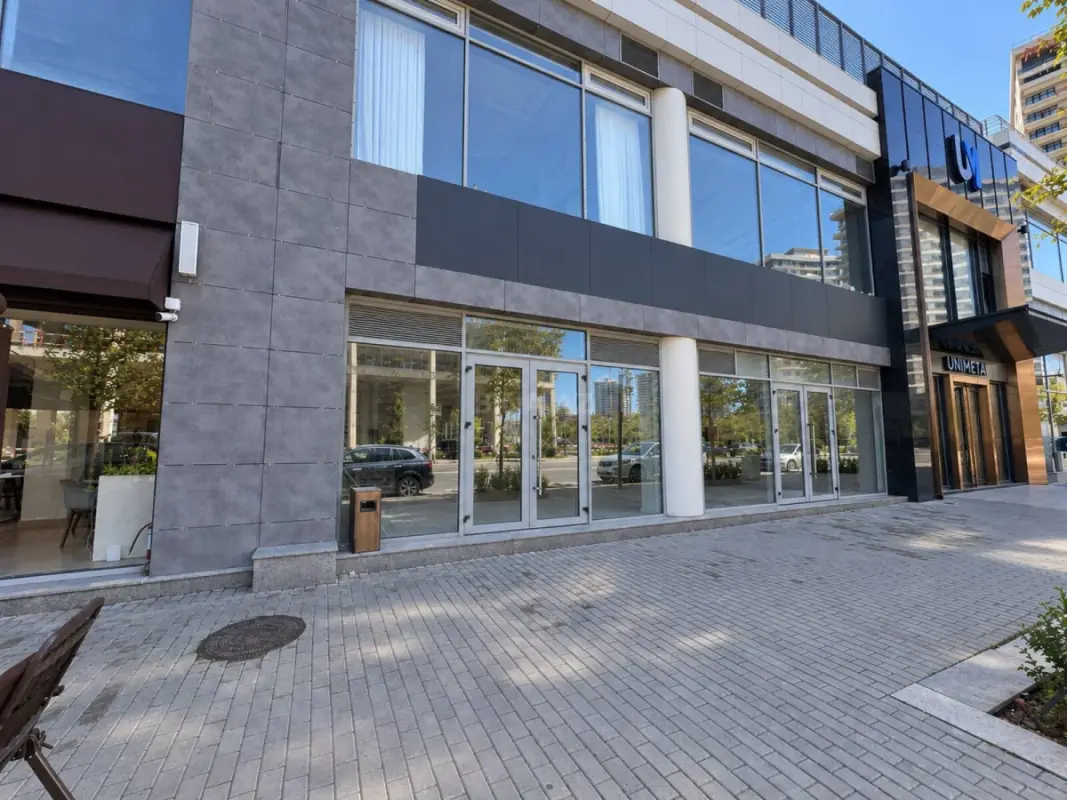 Satılır obyekt 317 m²