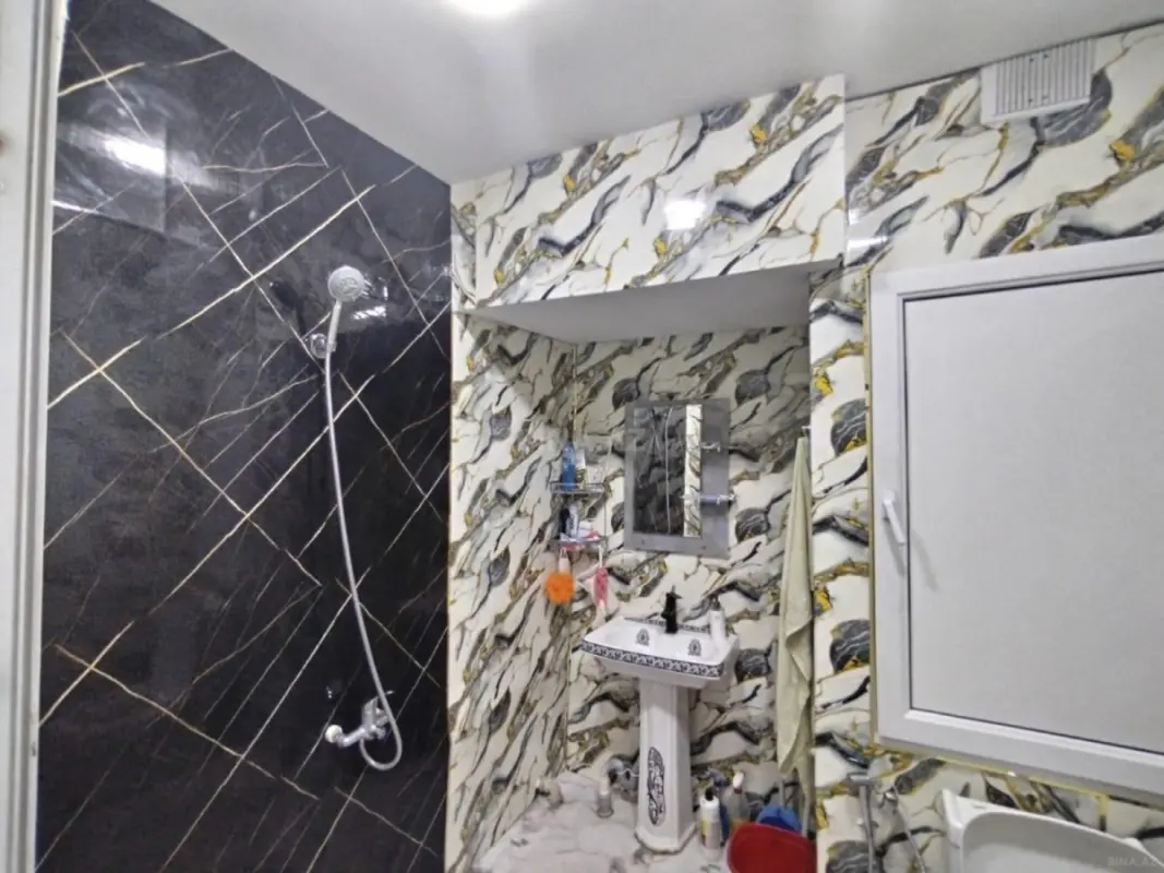 Satılır 5 otaqlı mənzil 135 m²