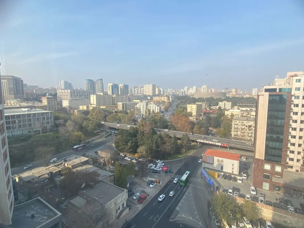 Kirayə verilir 4 otaqlı mənzil 200 m²