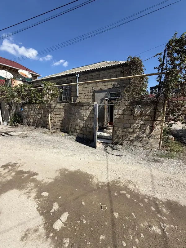 Satılır 4 otaqlı həyət evi 100 m²