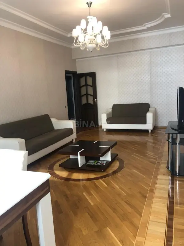 Kirayə verilir 3 otaqlı mənzil 105 m²
