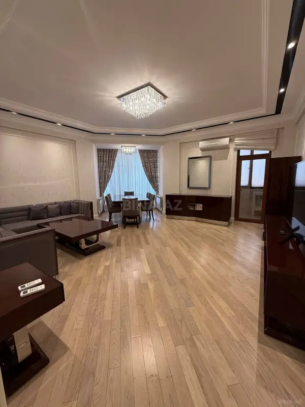 Satılır 2 otaqlı mənzil 111 m²