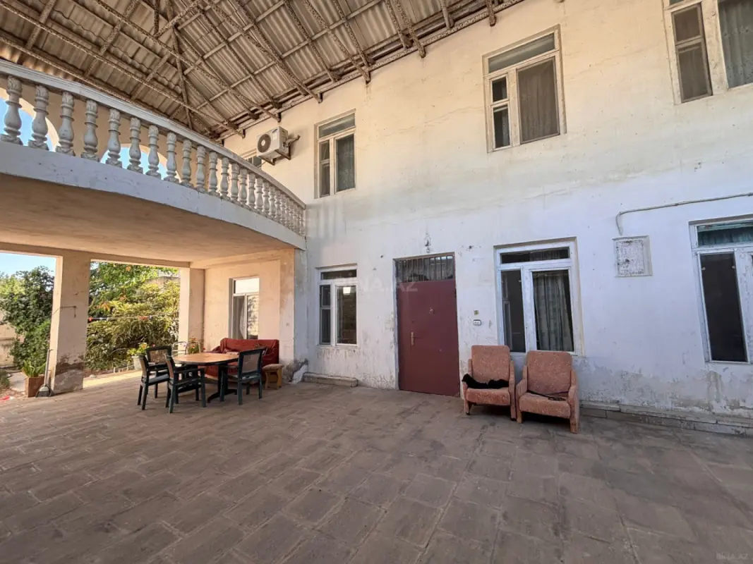 Satılır 7 otaqlı həyət evi 296 m²