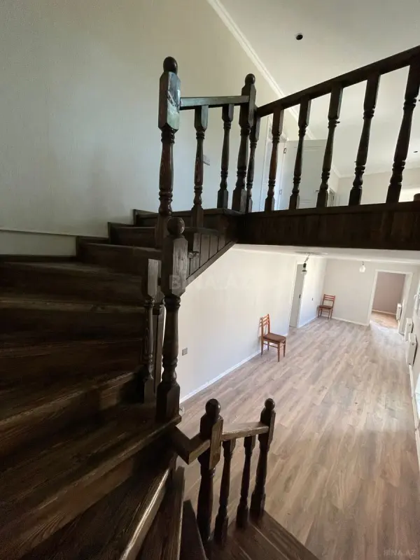 Satılır 4 otaqlı həyət evi 185 m²