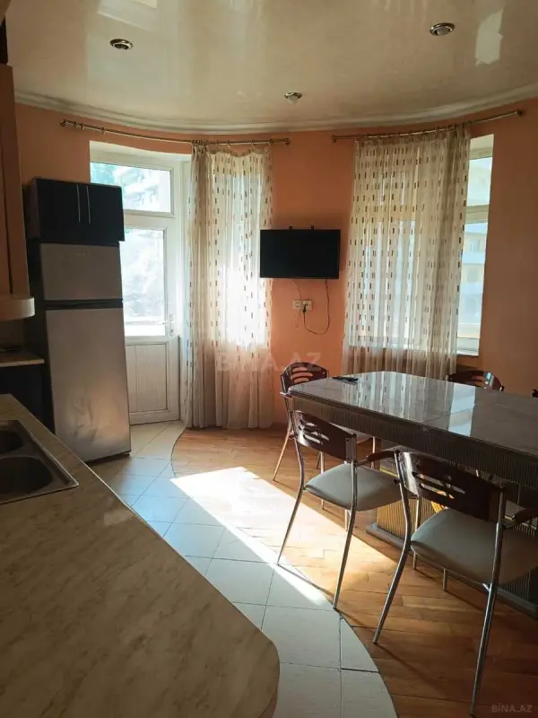 Satılır 3 otaqlı mənzil 130 m²