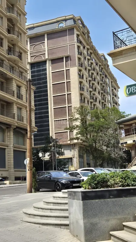 Satılır 4 otaqlı mənzil 228 m²