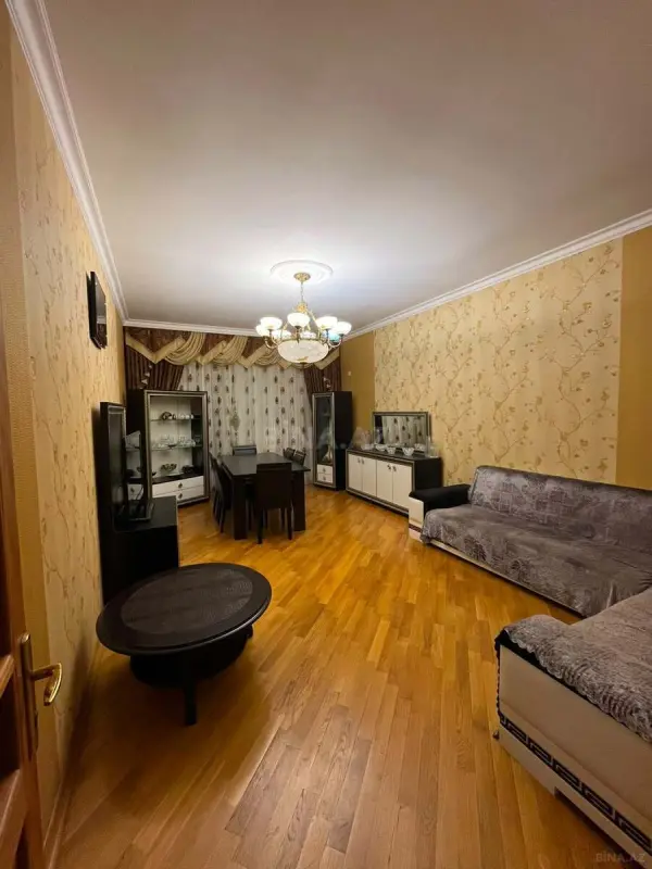 Kirayə verilir 2 otaqlı mənzil 105 m²