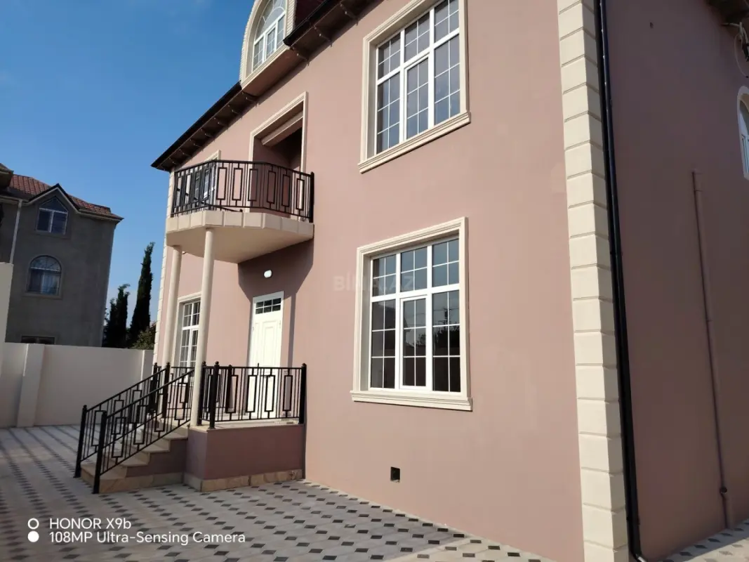 Satılır 15 otaqlı həyət evi 410 m²
