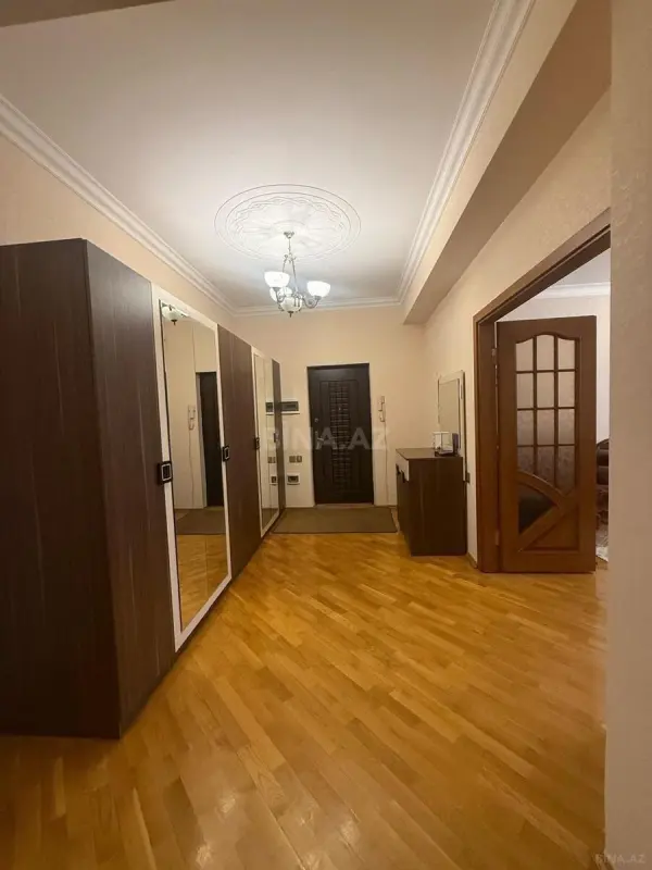 Kirayə verilir 2 otaqlı mənzil 110 m²