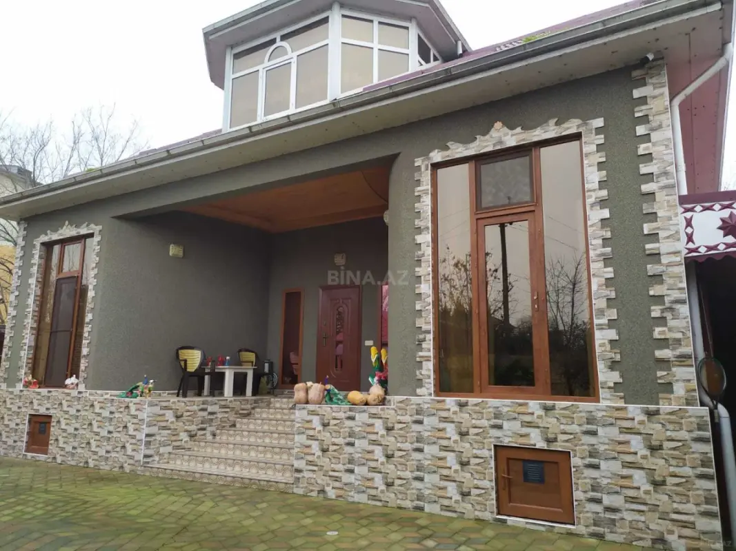 Kirayə verilir 6 otaqlı həyət evi 200 m²