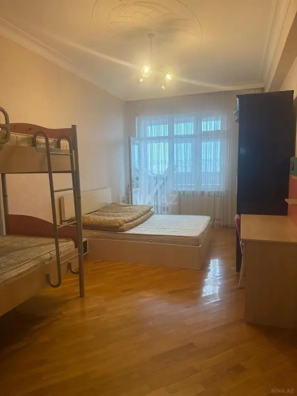 Kirayə verilir 2 otaqlı mənzil 108 m²