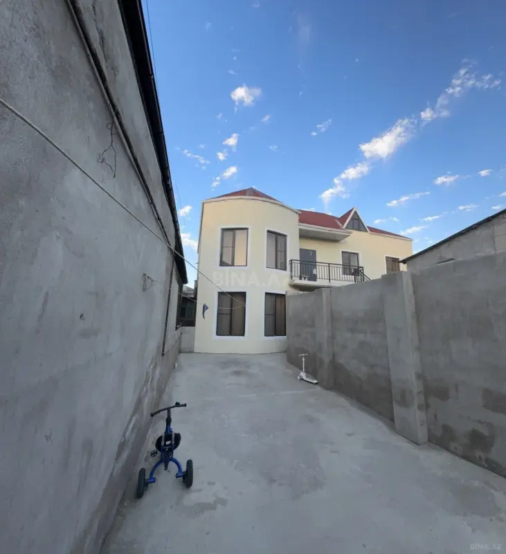 Satılır 6 otaqlı həyət evi 200 m²