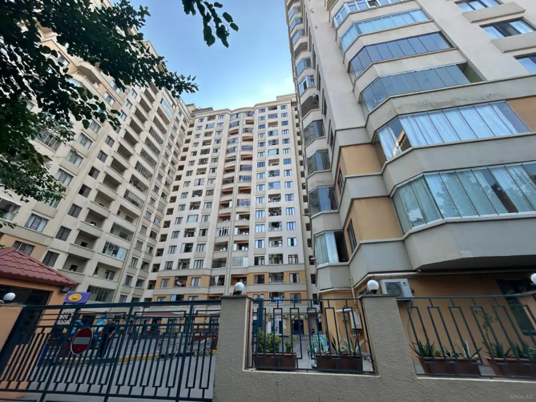 Satılır 4 otaqlı mənzil 134 m²