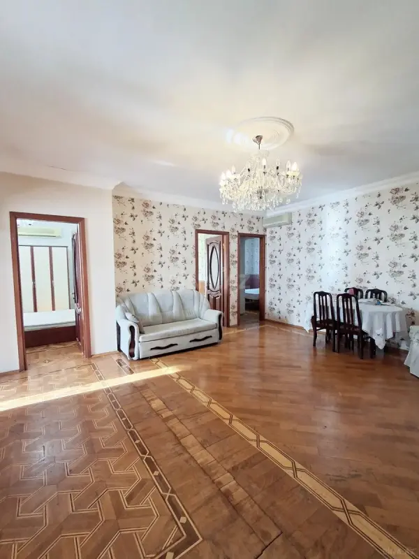 Satılır 4 otaqlı mənzil 102 m²