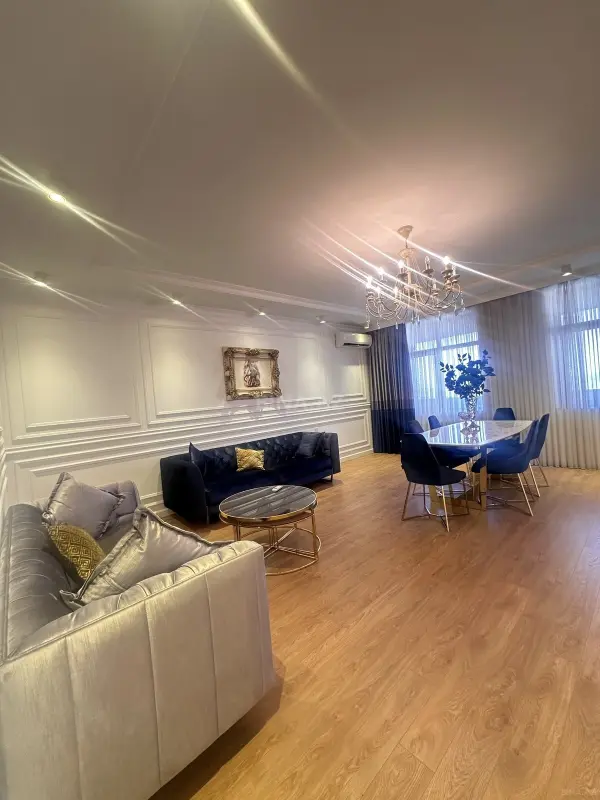 Satılır 3 otaqlı mənzil 150 m²