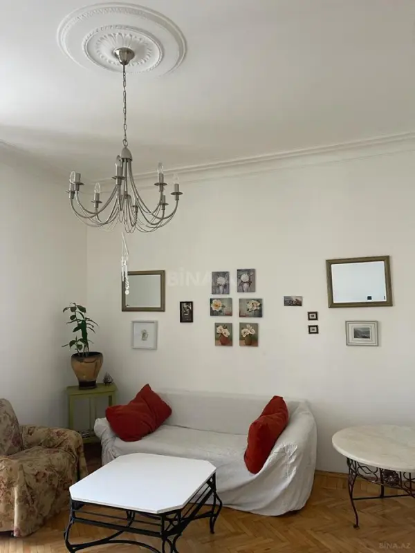 Kirayə verilir 2 otaqlı mənzil 60 m²