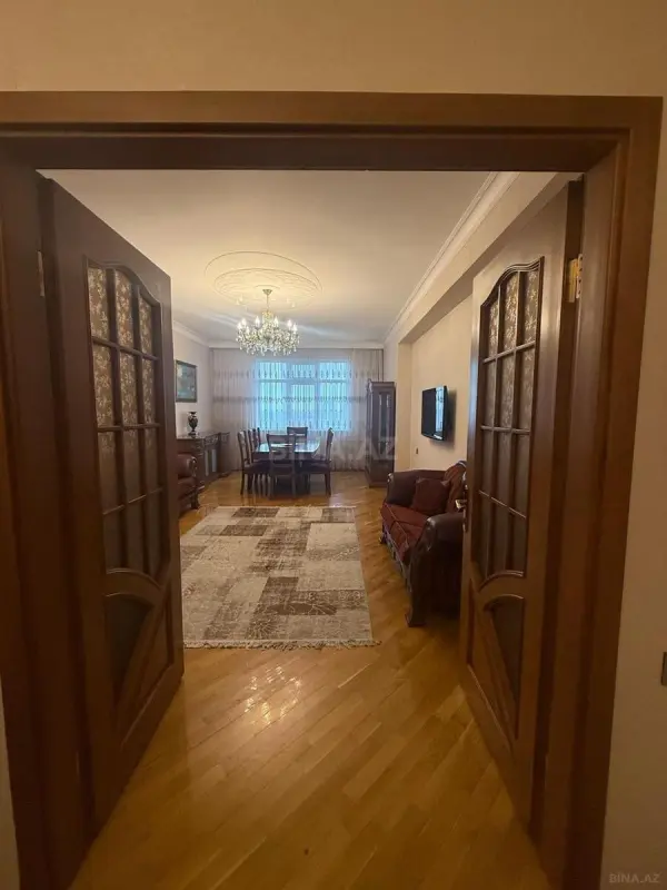 Kirayə verilir 2 otaqlı mənzil 110 m²