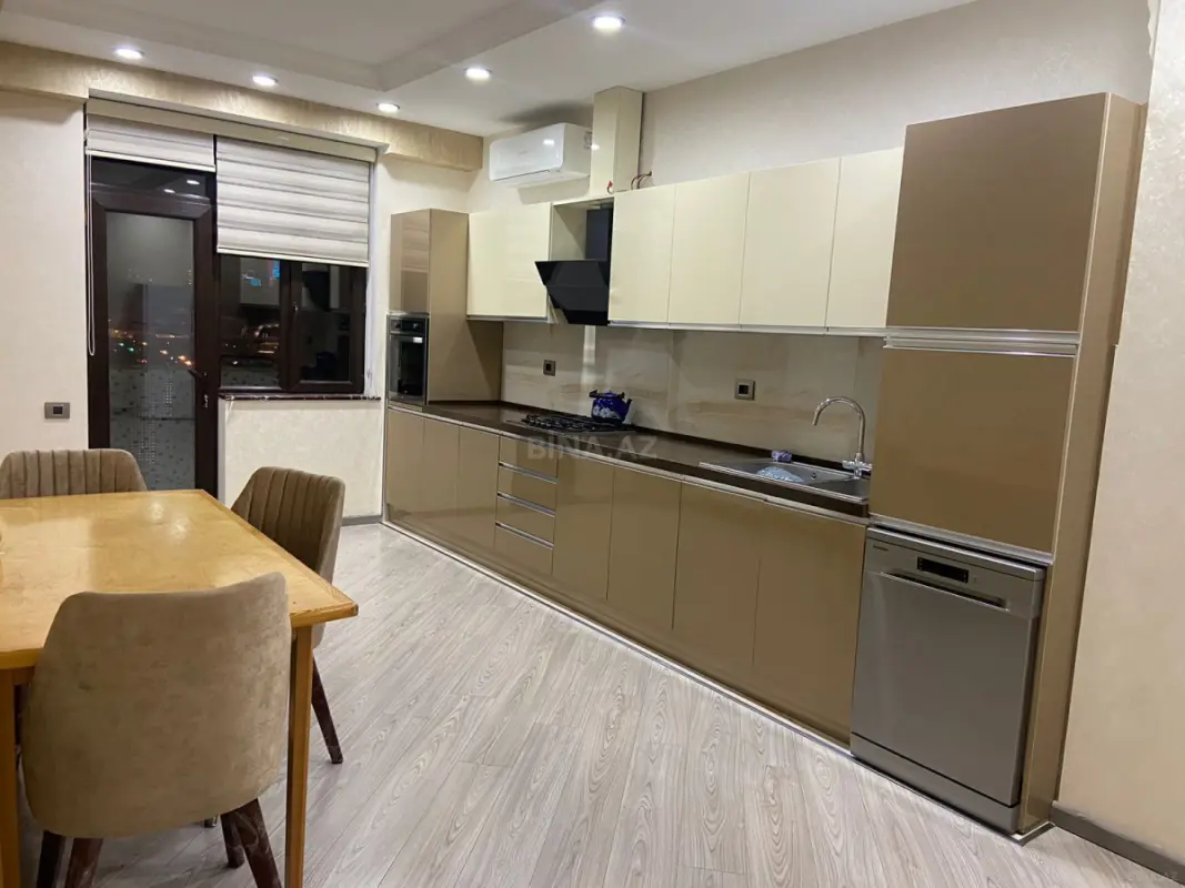 Kirayə verilir 2 otaqlı mənzil 115 m²