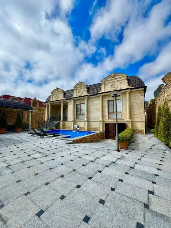 Satılır 4 otaqlı həyət evi 472 m²