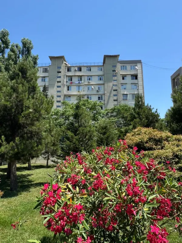 Satılır 5 otaqlı mənzil 120 m²