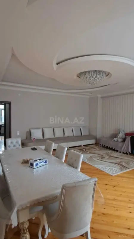 Satılır 3 otaqlı mənzil 130 m²
