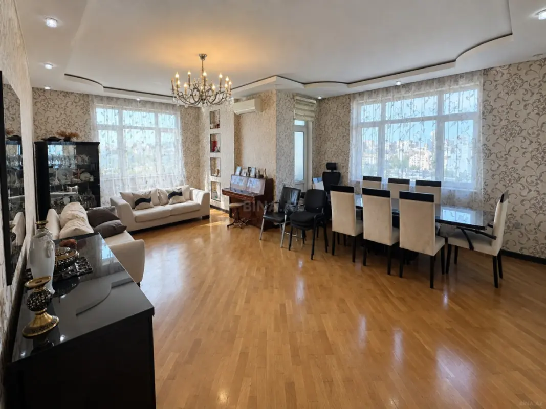 Satılır 3 otaqlı mənzil 130 m²