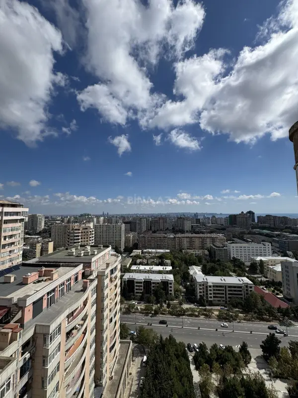 Satılır 2 otaqlı mənzil 112 m²