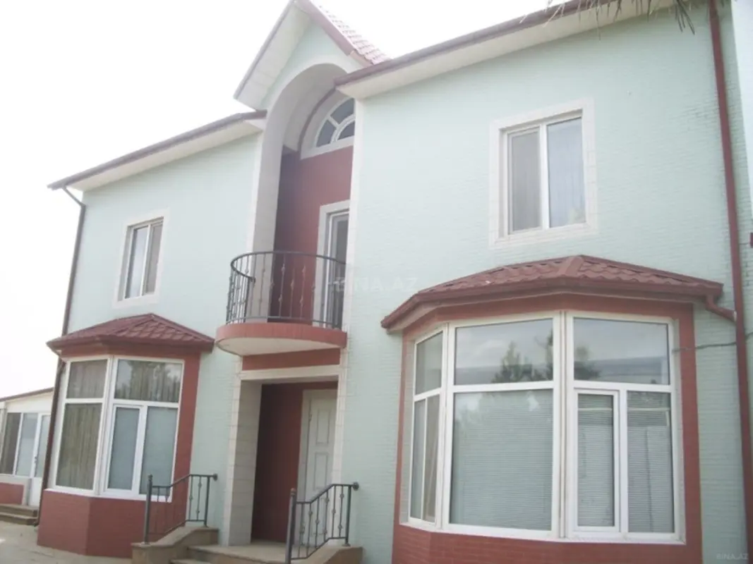 Satılır 8 otaqlı həyət evi 400 m²