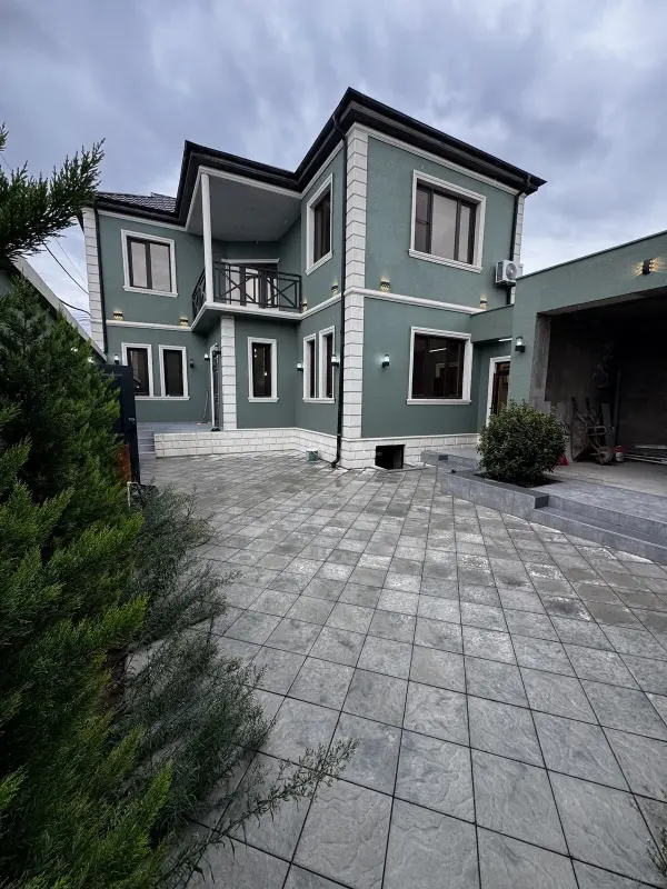 Satılır 5 otaqlı həyət evi 200 m²