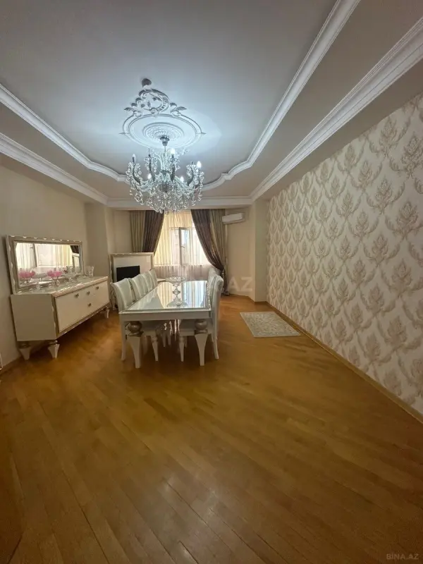 Satılır 3 otaqlı mənzil 137.5 m²