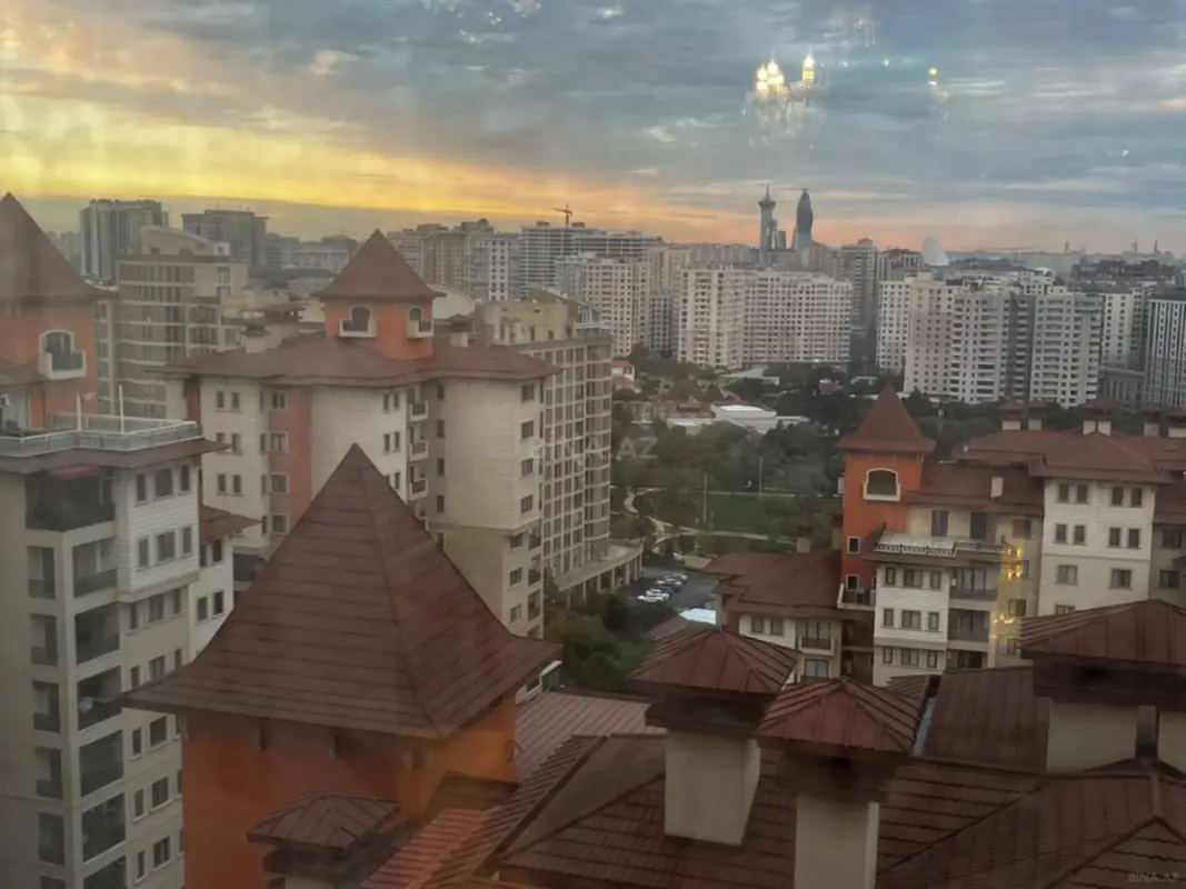 Kirayə verilir 3 otaqlı mənzil 180 m²