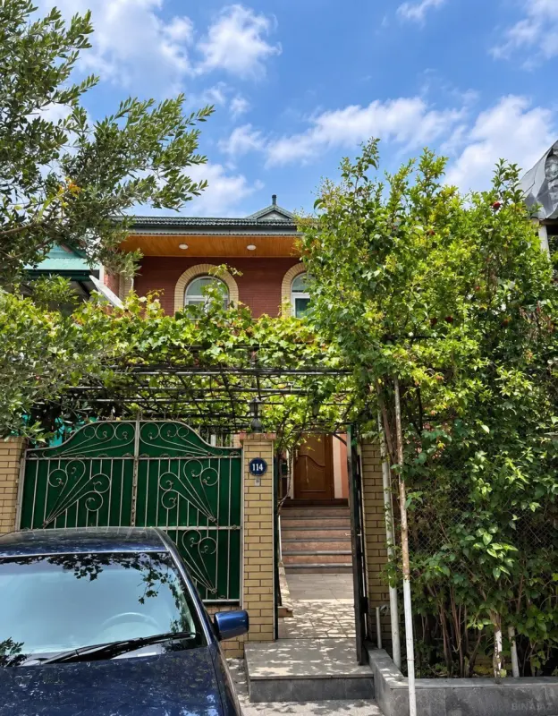 Satılır 4 otaqlı həyət evi 200 m²