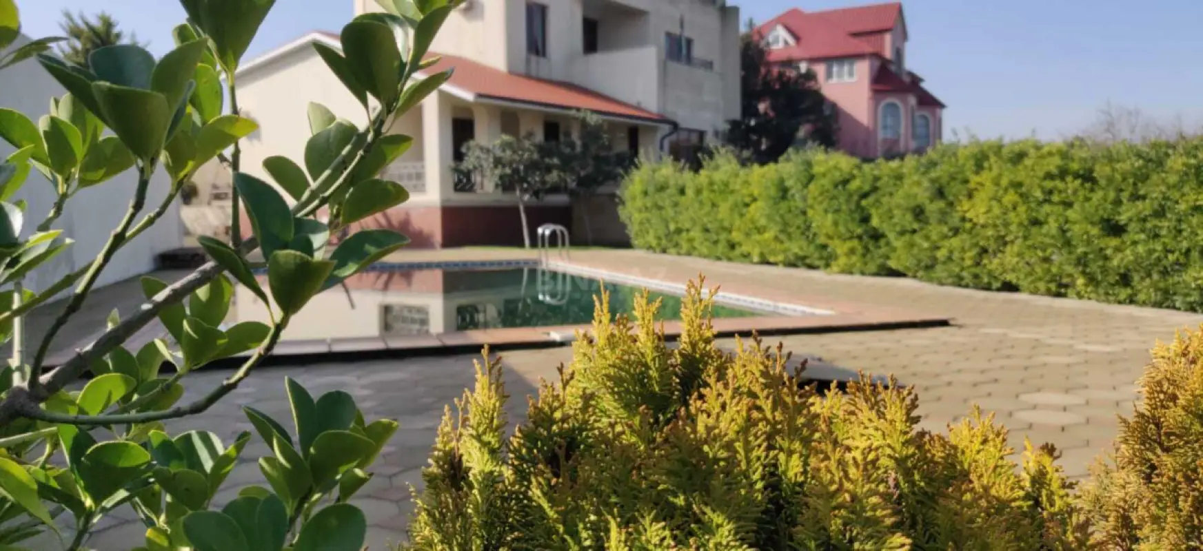 Kirayə verilir 7 otaqlı həyət evi 800 m²
