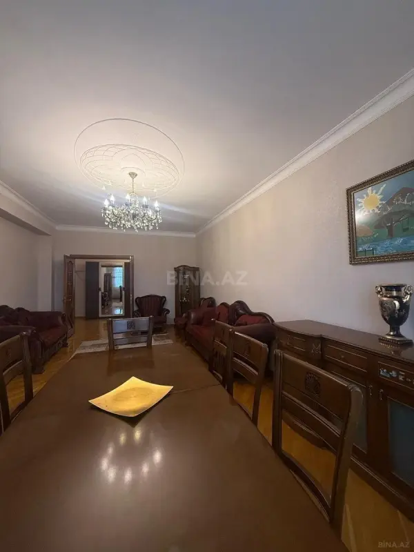 Kirayə verilir 2 otaqlı mənzil 110 m²