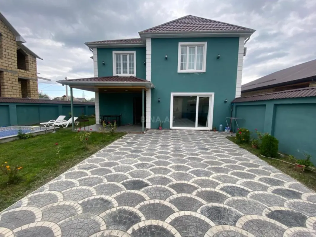 Satılır 5 otaqlı həyət evi 180 m²