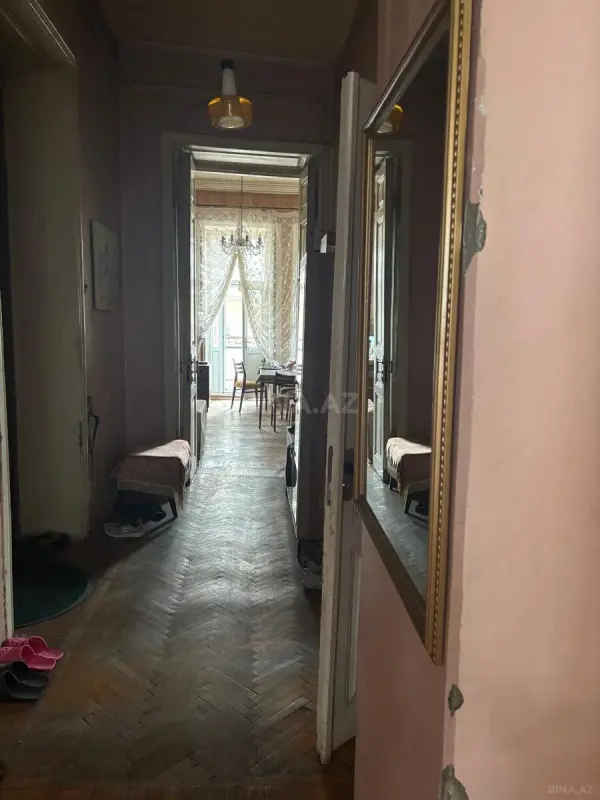 Satılır 4 otaqlı mənzil 136 m²