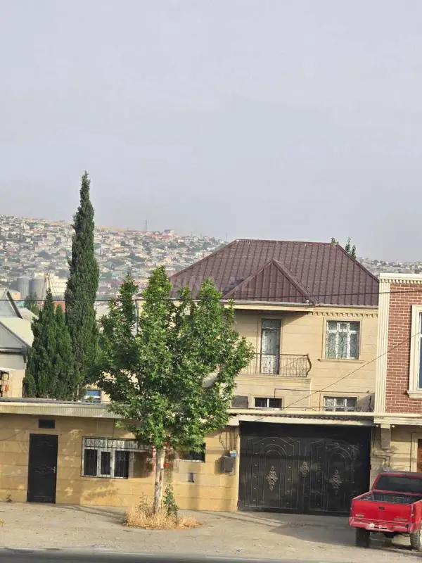 Satılır 6 otaqlı həyət evi 216 m²