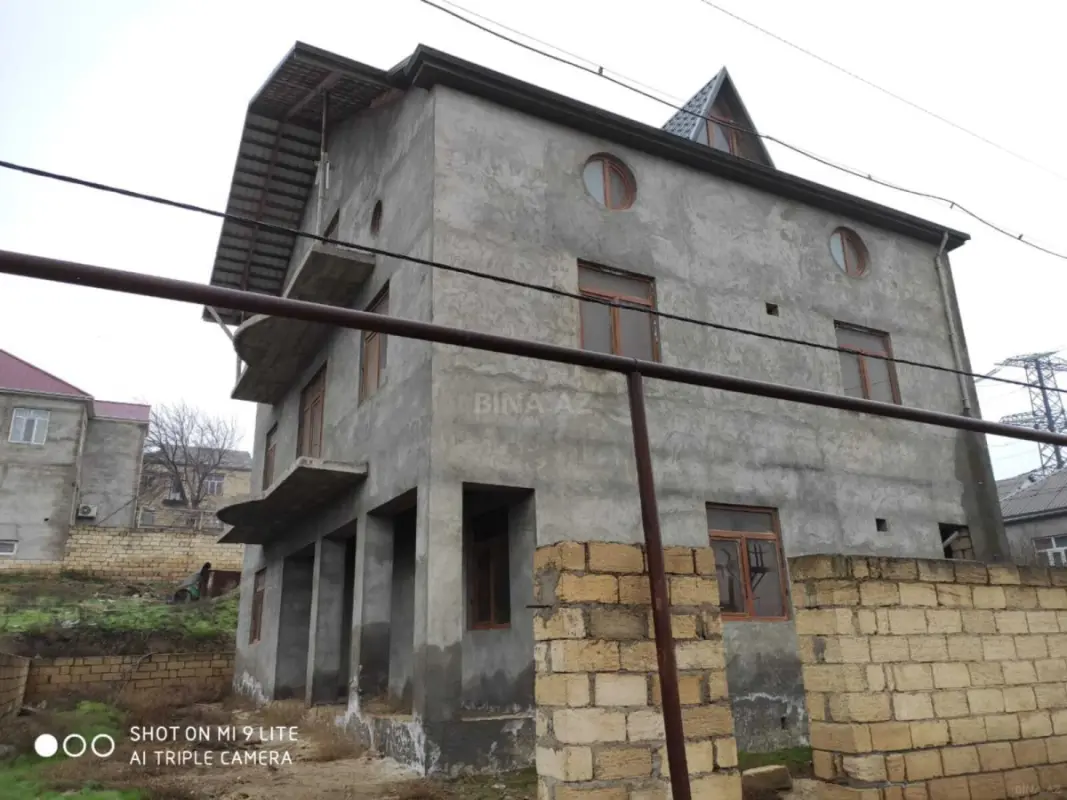 Satılır 8 otaqlı həyət evi 360 m²