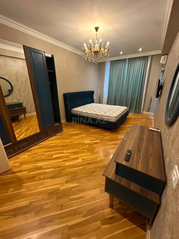 Kirayə verilir 4 otaqlı mənzil 183 m²