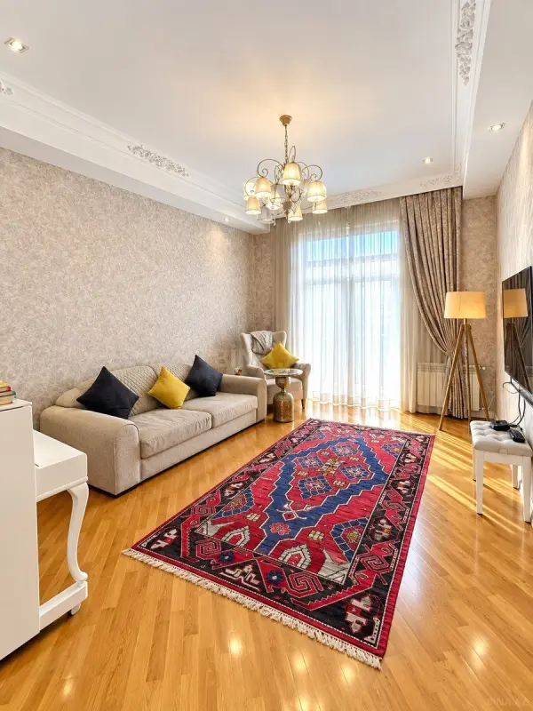 Kirayə verilir 2 otaqlı mənzil 103 m²
