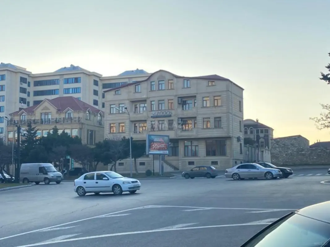 Satılır obyekt 1200 m²