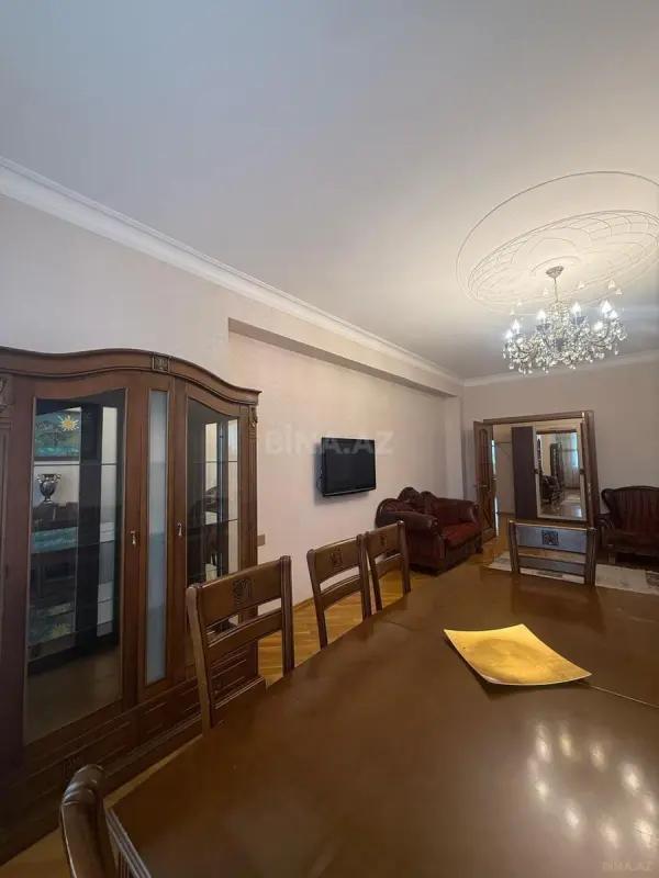 Kirayə verilir 2 otaqlı mənzil 110 m²