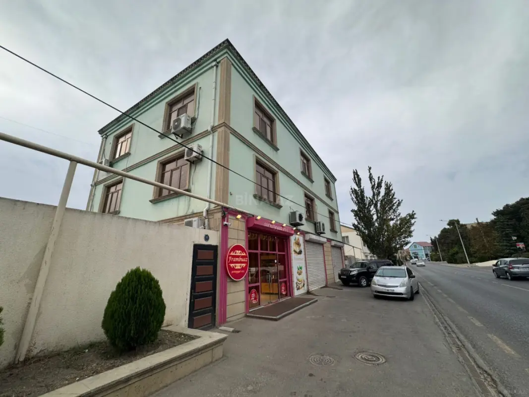 Satılır 8 otaqlı həyət evi 1000 m²