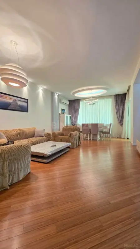 Kirayə verilir 3 otaqlı mənzil 170 m²