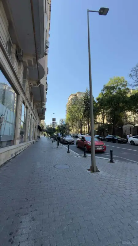 Satılır obyekt 300 m²