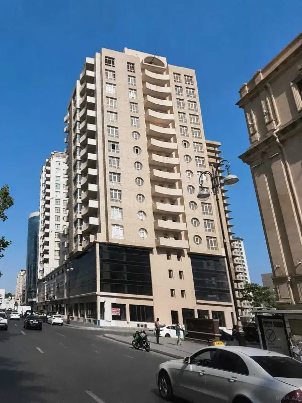 Satılır 3 otaqlı mənzil 138 m²