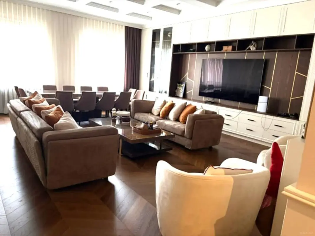 Satılır 6 otaqlı mənzil 287 m²