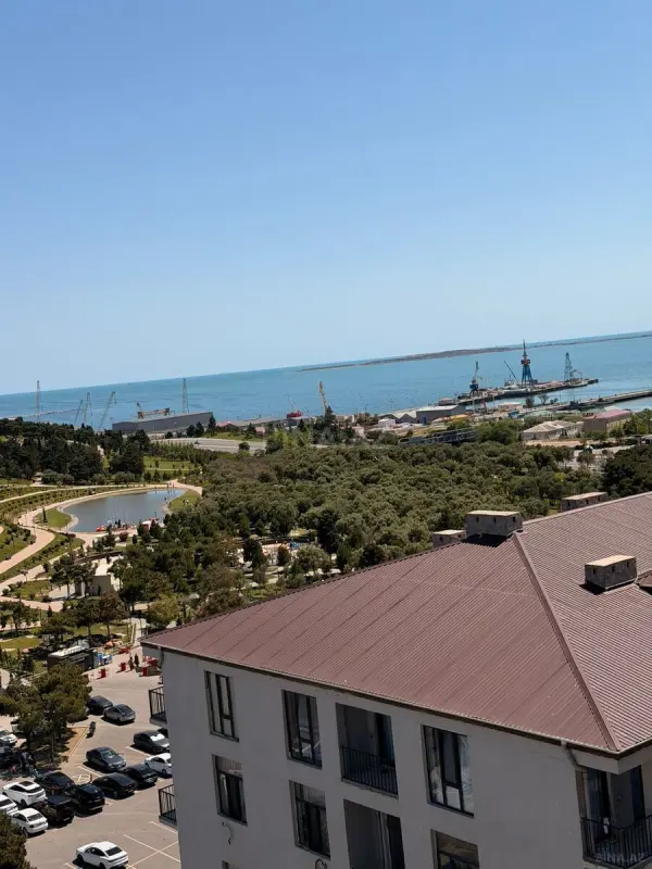 Satılır 4 otaqlı mənzil 179 m²